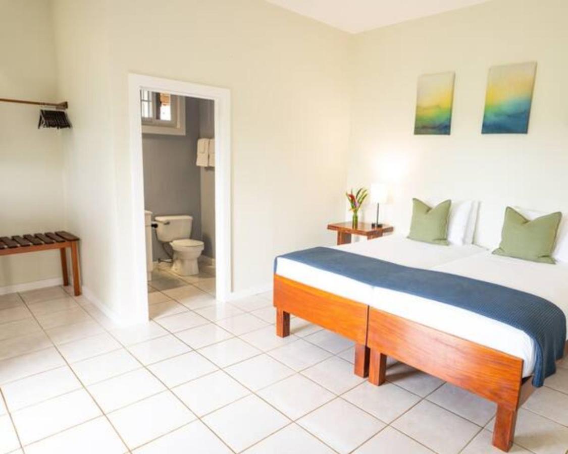Casa Marlin Panzió Bocas Town Kültér fotó