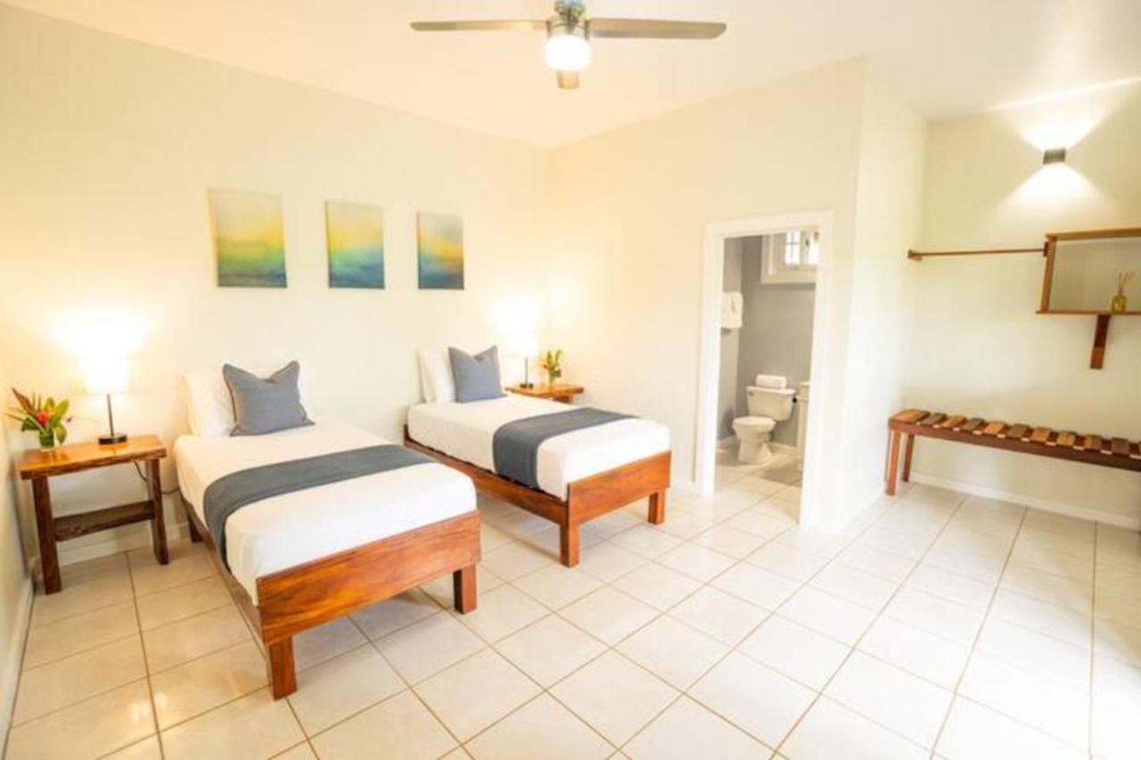Casa Marlin Panzió Bocas Town Kültér fotó