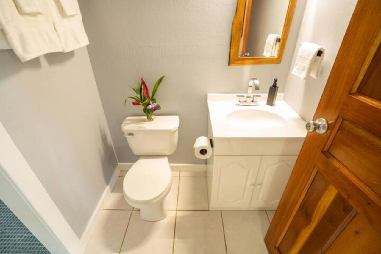 Casa Marlin Panzió Bocas Town Kültér fotó