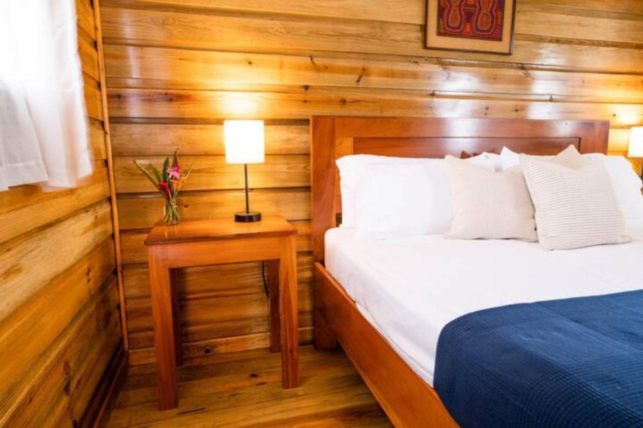 Casa Marlin Panzió Bocas Town Kültér fotó