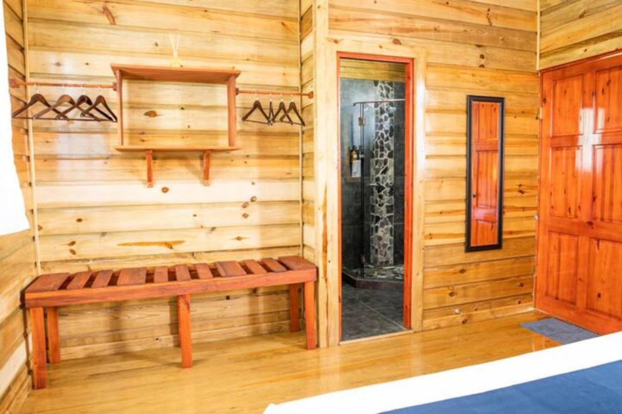 Casa Marlin Panzió Bocas Town Kültér fotó
